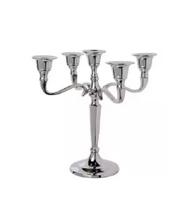 Candélabre à 5 bras en aluminium avec finition argentée, centre de table de luxe fait à la main, candélabre de décoration de mariage à vendre - Product Image 1