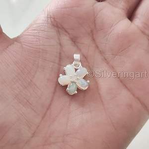 Pendentif pour femme en opale éthiopienne naturelle, forme florale, pendentif de Noël, bijoux faits à la main, pendentif en argent sterling 925 - Product Image 4