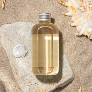 El Aceite Corporal blanqueador OEM de 250ml ayuda a iluminar el tono uniforme e hidratar para una piel radiante - Product Image 3