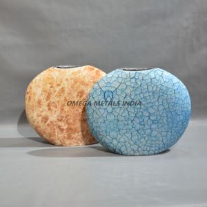 Vases hexagonaux en métal de qualité supérieure au fini argenté texturé avec des motifs sculptés artistiques pour une décoration élégante de la maison et du bureau - Product Image 6