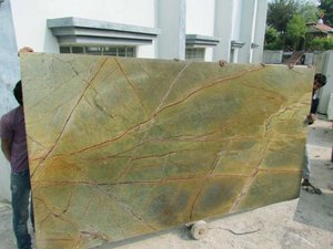 Plaques de marbre vert de forêt tropicale polies idéales pour les comptoirs de cuisine monuments et applications de pierre tombale - Product Image 3