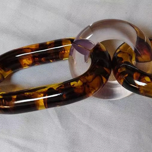 ยกระดับงานแฟชั่นของคุณด้วยพวงกุญแจเรซิ่นรูปวงรียาวลายกระดองเต่าสุดคลาสสิกและหรูหรา - ดีไซน์งานศิลปะพื้นบ้าน - Product Image 1