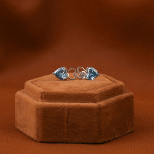 Boucles d'oreilles en diamant taillé en coeur bleu fabriqué à la main 10KT plaqué or blanc massif à la mode Martini réglage boucle d'oreille cadeau femmes - Product Image 2