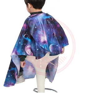 Bata de barbero con logotipo personalizado, capa y bata de corte de pelo para hombres, mujeres y niños | capas de barbero de poliéster impermeables - Product Image 4