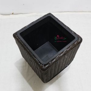 Pots de fleurs carrés en plastique pour les besoins de jardinage intérieur et extérieur - Product Image 3