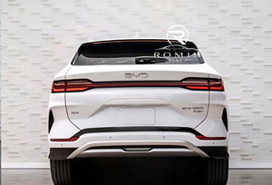 BYD Song SUV Elettrico Bianco Usato - Veicolo Familiare per Pendolari (Vista Frontale) - Product Image 6