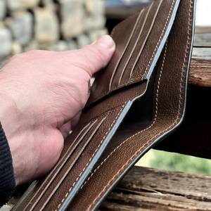 Portefeuille pour homme en cuir véritable 100% avec sculpture de crâne artisanale au design vintage exclusif, blocage RFID, plusieurs emplacements pour cartes - Product Image 2