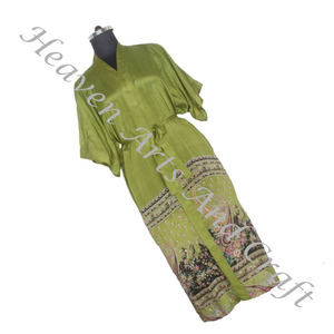 KL011 hermosa chaqueta de seda Vintage Sari Floral chaqueta bohemia de invierno larga hecha a mano con cinturón más cerca Vintage Sari Kimono largo - Product Image 6
