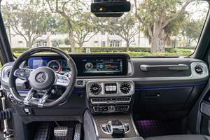 G63 2024 ~3 700 milles, V8 biturbo, transmission intégrale, gris Monza Magno, non modifié - Product Image 4