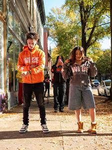 เสื้อฮู้ดดี้ปักลายฤดูหนาวย้อมสีพิเศษสำหรับผู้ชาย ชุดวอร์มสไตล์วินเทจสตรีทแวร์ ผ้าเฟรนช์เทอร์รี่เนื้อหนา พร้อมโลโก้สั่งทำ - Product Image 5