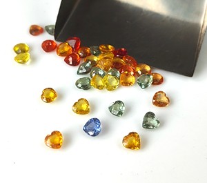 Multi saphir naturel 3mm-5mm coeur coupe facettes pierres précieuses en vrac de haute qualité avec jeu de couleur pour la fabrication de bijoux - Product Image 2