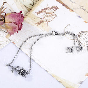 สร้อยข้อมือจี้รูปใบไม้กุหลาบชุบทองเจลิยาประดับมุก - Product Image 6