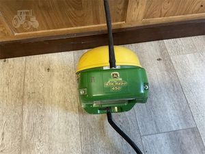 John เรียนเครื่องรับสัญญาณ GPS Starfire 3000และสถานีฐานตลับลูกปืนกระปุกเกียร์มอเตอร์เครื่องยนต์การเกษตรปรับแต่งได้แบบดิจิตอลความแม่นยำ - Product Image 4