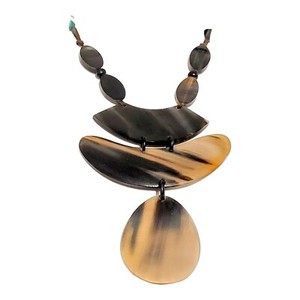 Collier en corne naturelle Bijoux en corne de buffle Poli fait à la main Étanche Style européen Antique Cadeau de mariage Forme personnalisée Organique - Product Image 4