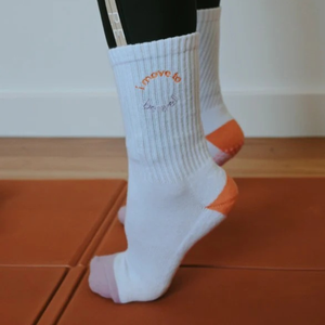 Chaussettes de Pilates personnalisées avec inscription brodée, antidérapantes, en coton, chaussettes de maintien pour le yoga, le Pilates, la barre, vente en gros en usine au Vietnam - Product Image 4