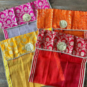 Sac cadeau de couverture de saree décoratif indien pour mariage Haldi Mehendi Sangeet pendaison de crémaillère et événements faveur de retour festive - Product Image 1