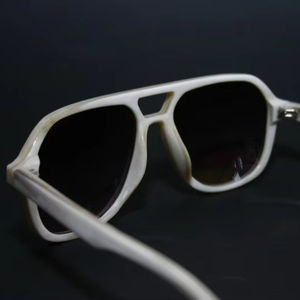Colección de gafas de cuerno de búfalo natural vintage Marcos ópticos tallados elegantes para todos los géneros Precio al por mayor - Product Image 1