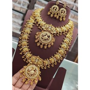 Ensemble de bijoux temple de qualité supérieure avec collier Lakshmi plaqué or serti de boucles d'oreilles pour mariage pour femmes - Product Image 1