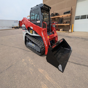 Chargeuse compacte sur pneus diesel Takeuchi TL12V2 rouge, montée sur chenilles, avec godet frontal, capacité de 2 tonnes, Huade Kama haute efficacité - Product Image 1