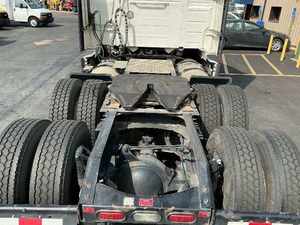 Envío Rápido, Camión Semirremolque Usado VNL64760 2022 con Cabina Dormitorio - Cabina Integral de 70 Pulgadas, 455HP, Automático de 12 Velocidades, Listo para Exportar a Todo el Mundo - Product Image 5