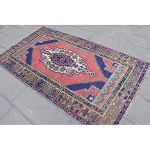 Alfombra Antigua de Lana Turca Oriental Roja de 4x7.2 pies - Product Image 2