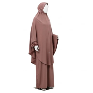 Ensembles de vêtements musulmans traditionnels à séchage rapide pour hommes et femmes |   Tissu en coton doux |   Vêtements modestes et confortables pour un usage quotidien - Product Image 4