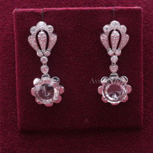 Boucles d'oreilles pendantes de luxe avec diamants de laboratoire certifiés IGI en or blanc/rose et or jaune 9 carats |   Boucles d'oreilles florales élégantes - Product Image 1