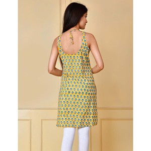 Top Corto sin Mangas de Algodón con Estampado Floral Mostaza, Top Corto de Popelina con Elegante Estampado Floral - Product Image 5