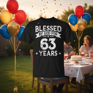 T-shirt da uomo God Bless per il 63° compleanno. Celebra con stile con questa maglietta promozionale per 63 anni. - Product Image 2