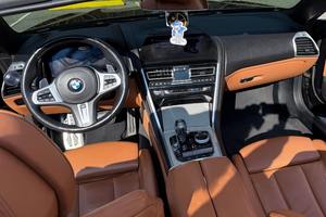 Voiture d'occasion haut de gamme 2019 BMW M850i xDrive Cabriolet 523 ch V8 biturbo - Product Image 4