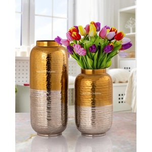 Floreros de metal de diseño martillado con acabado plateado y dorado para decoración del hogar y la boda Floreros cilíndricos - Product Image 1