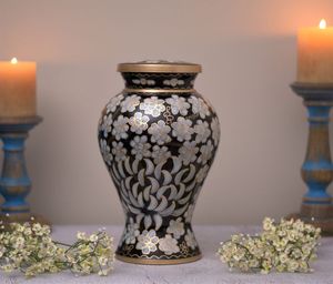 Urnas de cremación decorativas de aluminio diseñadas con acabado recubierto de negro perfecto para cenizas - Product Image 4