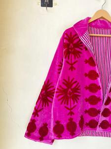 Veste en velours brodée Suzani faite à la main, veste Suzani, veste d'hiver, manteau pour femme, tissu TNT, veste Suzani, cadeau pour elle - Product Image 3