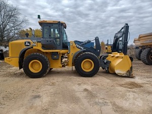 Tractor Agrícola DEERE 524 P-TIER 2023 de 185HP con Motor y Caja de Cambios - Product Image 3