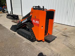 Minicargadora de orugas Diggit SCL850 con motor diésel de alta eficiencia y componentes MOOG para rodamientos de motor - Product Image 2