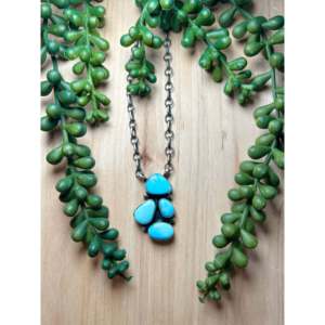 Collier en turquoise et argent sterling Golden Hills, fait main par des artisans Navajo, bijoux culturels de collection - Product Image 1