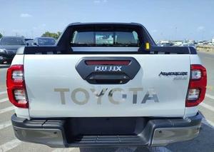 Toyota Hilux Adventure 2022 / Disponible à la vente avec faible kilométrage, moteur essence, véhicule bien entretenu et sans accident. - Product Image 2