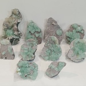 Apophylite verte grappe naturelle géode avec pièces autonomes spécimen de minéraux de Maharastra Inde - Product Image 1