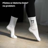Chaussettes de yoga et de ballet personnalisées avec logo brodé en forme d'arc, antidérapantes, en demi-éponge, avec grip en forme de cœur, pour le Pilates, la danse, l'entraînement des femmes