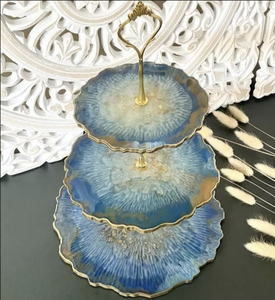 แท่นวางเค้กสองชั้นทำจากเรซิ่นเป็นมิตรกับสิ่งแวดล้อมพร้อมการตกแต่งแบบกำหนดเองสำหรับงานแต่งงานและงานวันเกิด - Product Image 5