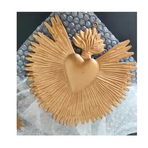 Ornement en laiton doré Milagros, Cœur Sacré, Magnifique Cœur mural pour la décoration intérieure et comme espace pour médaillon et bibelots - Product Image 6