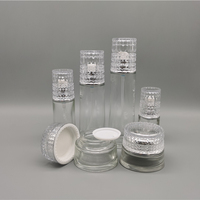 Ensemble cosmétique en verre transparent de qualité supérieure |   Flacons de soin de la peau en cristal facetté pour produits de beauté de luxe