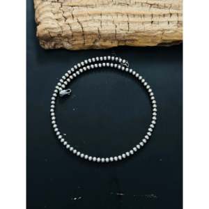 Collier Navajo tendance en perles d'eau douce de 4 mm, motif à billes, plaqué or, en argent sterling, avec chaînes en fil à mémoire de forme perlées - Product Image 1