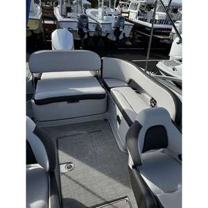 เรือคราวน์ไลน์ E220XS ปี 2026 ตัวถังไฟเบอร์กลาสใหม่ ประสิทธิภาพสูง พร้อมเครื่องยนต์นอกเรือเมอร์คิวรี่ 200 แรงม้า เชื้อเพลิงเบนซิน - Product Image 3