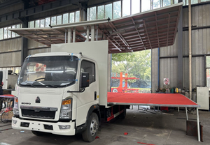 SINOTRUK HOWO 4*2 LHD/RHD Nuevo Camión Escenario Móvil Manual Euro 5 con LED Exterior de 3 Lados Abatibles y Opciones de 18-80m2 - Product Image 2