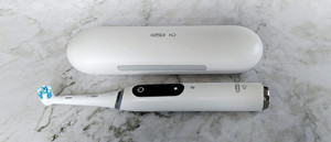 Oral-B iO Series 9 Brosse à dents électrique pour enfants en onyx noir avec 4 têtes de brosse à ultrasons Sonic Vitality pour les soins bucco-dentaires - Product Image 6