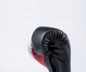 Gants de boxe en cuir noir personnalisables pour l'entraînement en plein air Gants de boxe universels pour le sport MMA Logo confortable - Product Image 5