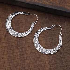 Boucles d'oreilles créoles oxydées en argent sterling 925 martelé exclusif pour femmes gros accessoires pour mariages - Product Image 3
