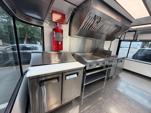 Camions de restauration futuristes noir mat avec construction métallique, 4 roues, garantie 1,5 an + LIVRAISON GRATUITE pour TOUTES LES RÉGIONS - Product Image 6
