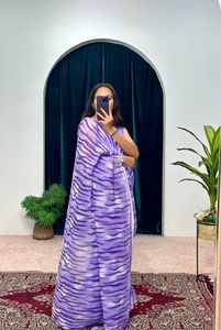 Robe sari en soie de haute qualité Nouveau et différent Style Bollywood pour les mariages et les fêtes Vêtements indiens et pakistanais - Product Image 5